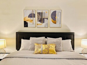 Skrivbord, strykjärn/strykbräda, resesäng och gratis wi-fi