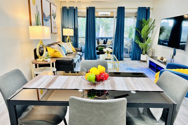 Smart-tv en een tafeltennistafel