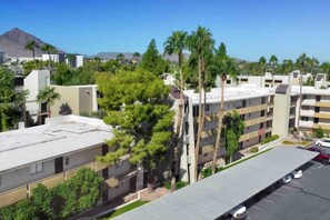 Exterior - Newly updated Modern 2 BR  Scottsdale Condo. (Scottsdale)