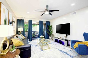 Smart TV, ping pong - Newly updated Modern 2 BR  Scottsdale Condo. (Scottsdale)