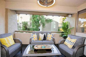 Property grounds - Newly updated Modern 2 BR  Scottsdale Condo. (Scottsdale)