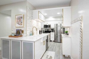 Fridge, microwave, oven, stovetop - Newly updated Modern 2 BR  Scottsdale Condo. (Scottsdale)