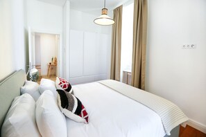 2 bedrooms, in-room safe, iron/ironing board, free WiFi