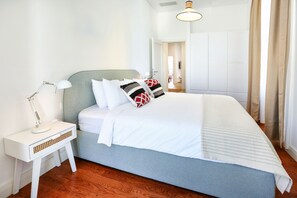 2 chambres, coffre-fort, fer et planche à repasser