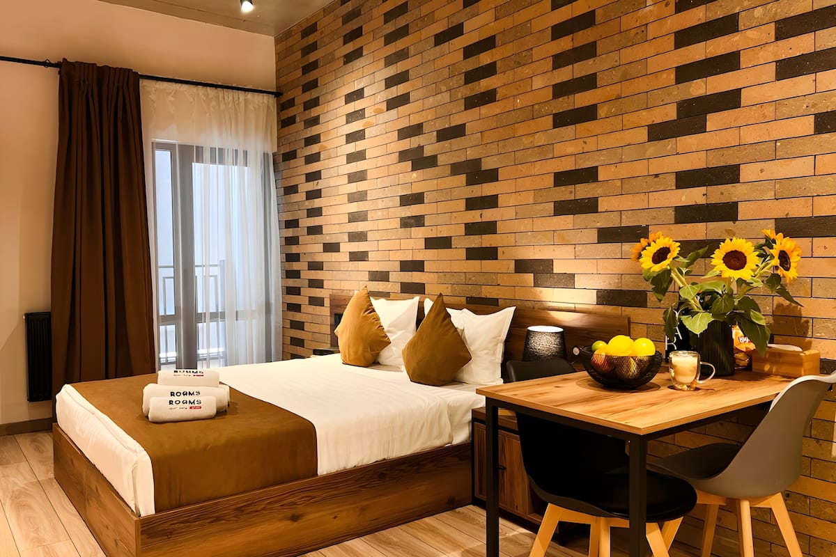 Studio with balcony | 1 phòng ngủ, bộ đồ giường cao cấp, minibar, két bảo mật tại phòng