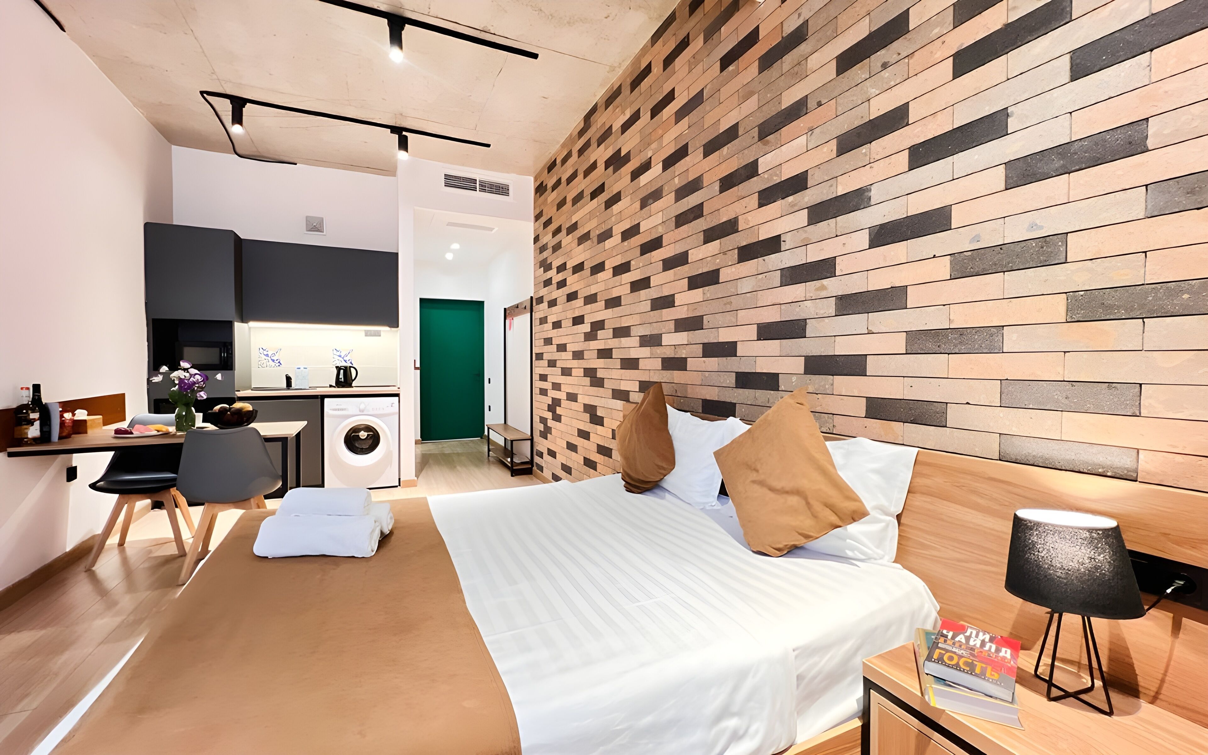 Studio | Sengetøy av topp kvalitet, minibar, safe på rommet og blendingsgardiner