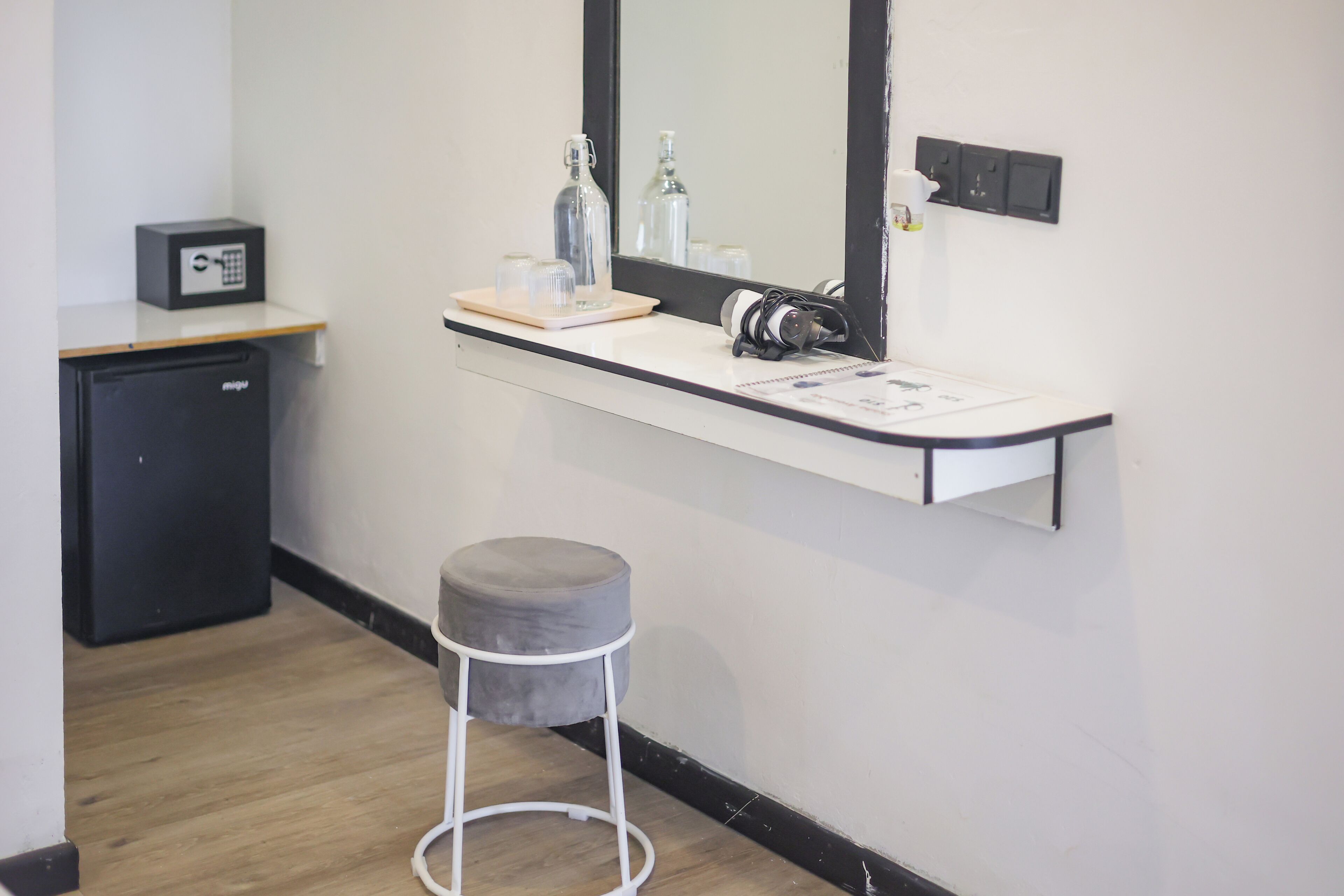 Literie de qualité supérieure, matelas Select Comfort, minibar