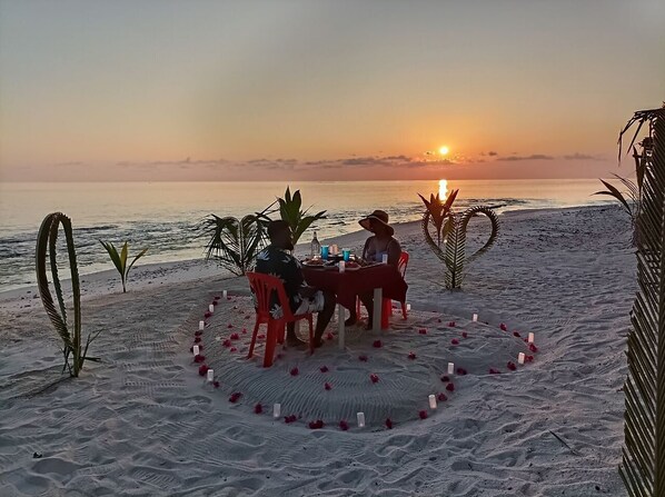 Couples dining - Belvedere Thoddoo (Thoddoo)