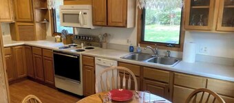 • Lively Cottage 2 King Beds 4 Bed 2 Bath •
