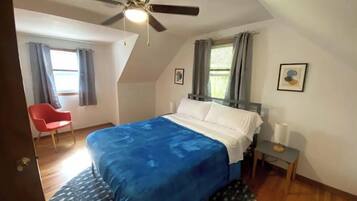 4 bedrooms, desk, iron/ironing board, free WiFi