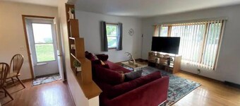 • Lively Cottage 2 King Beds 4 Bed 2 Bath •