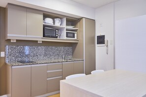 Serviettes en papier, tables à manger, îlots de cuisine