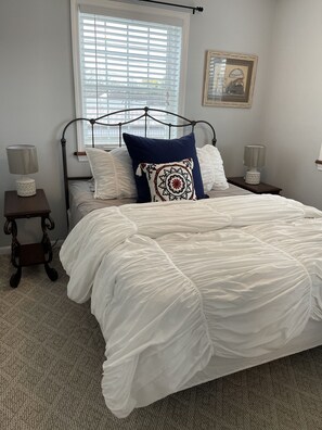 3 bedrooms, iron/ironing board, free WiFi, bed sheets - Cottage in the Cove (CONESUS)