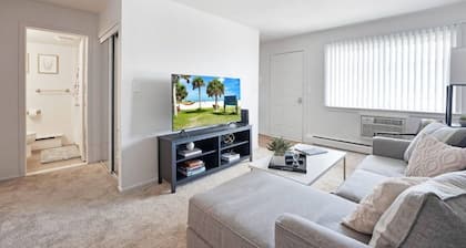 Two bedroom apartment - close to Wyandotte, Detroit, and several local parks