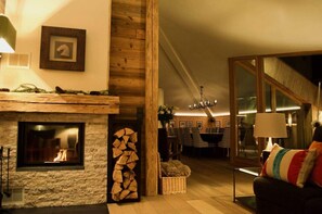 TV, fireplace, stereo