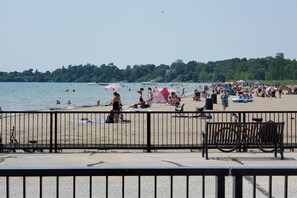 Beach towels - Park Bungalow #4 - Seacliff Beach Suites (Leamington)