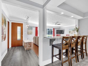 Interior - Park Bungalow #4 - Seacliff Beach Suites (Leamington)