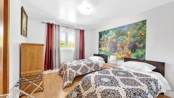 3 bedrooms, iron/ironing board, WiFi, bed sheets