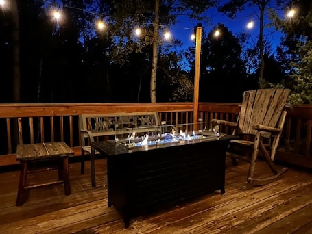 Property grounds. NEW Updated, SUNSETCABIN:3 bd,1.5 bth, secluded, beautiful views, deck, sleeps 6