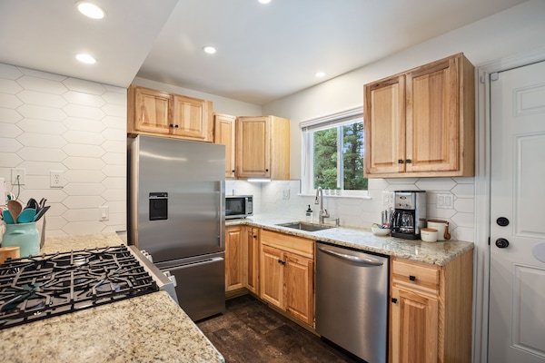 Køleskab, mikrobølgeovn, ovn, kogeplade