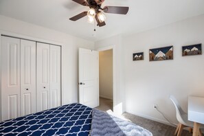 3 bedrooms, desk, iron/ironing board, travel cot