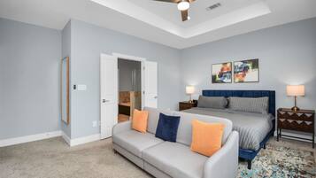 3 bedrooms, desk, iron/ironing board, free WiFi