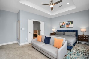 3 bedrooms, desk, iron/ironing board, free WiFi