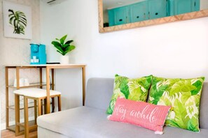 Living area - Tiny home/big Nashville IDEAL FOR LONGER STAYS! 30 (Nashville)