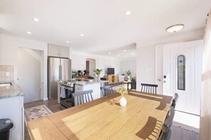 Dining - Remodeled 4 Bedroom With a Game Room! (Parma)