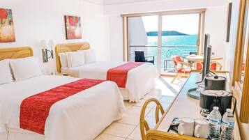 Habitación de lujo, 2 camas matrimoniales, balcón, vista al océano | Ropa de cama de alta calidad y tabla de planchar con plancha