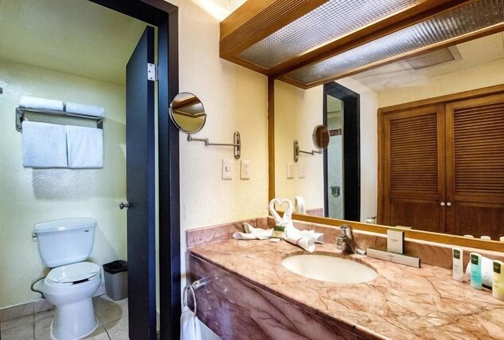 Badezimmer | Haartrockner, Handtücher