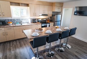 Private kitchen - Downie Cottage by Revelstoke Vacations (Revelstoke)