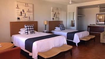 Standard Double Room | Desk, bed sheets