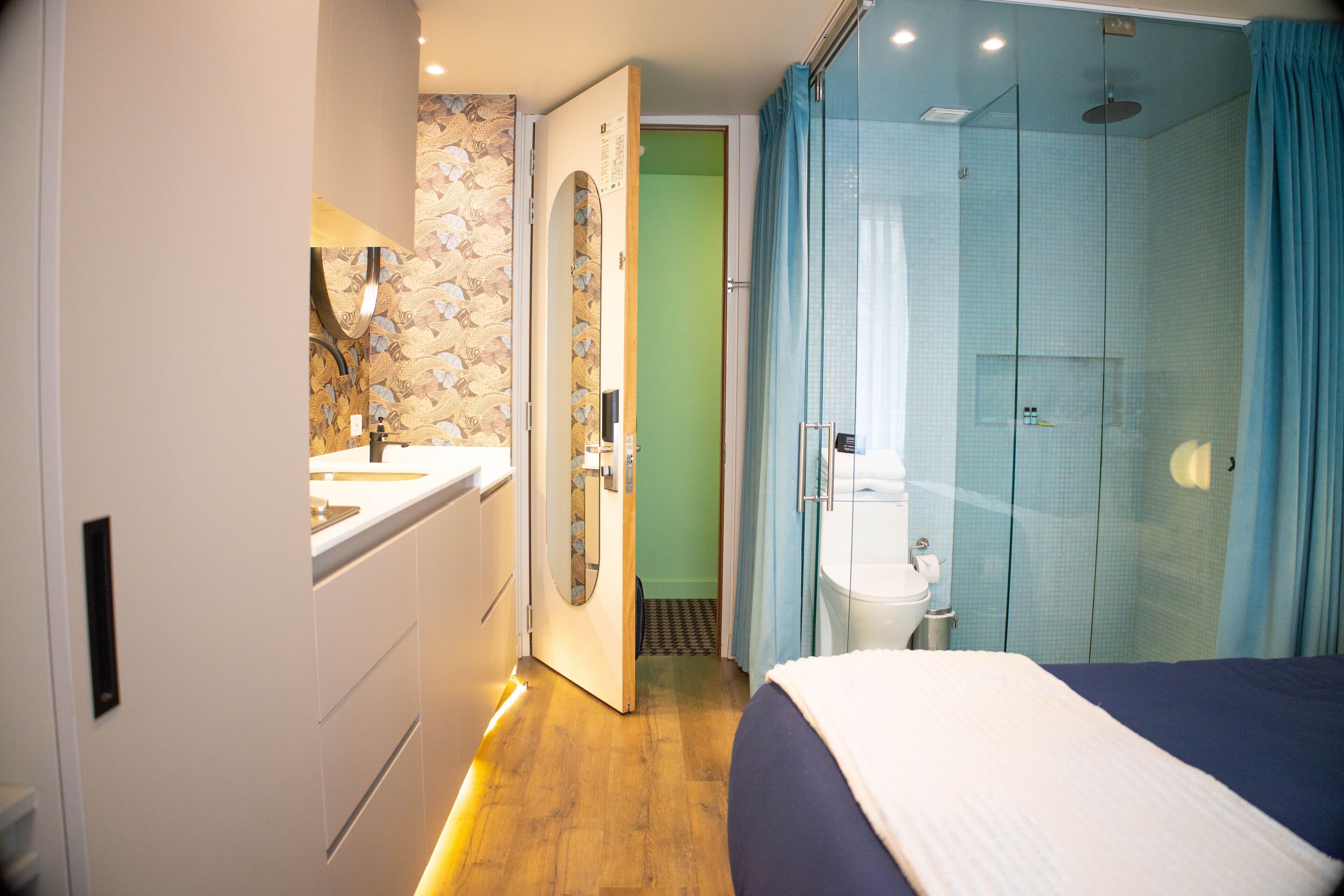 Down duvets, minibar, desk, free WiFi