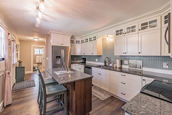 Frigorífic, microones, forn i placa de cuina