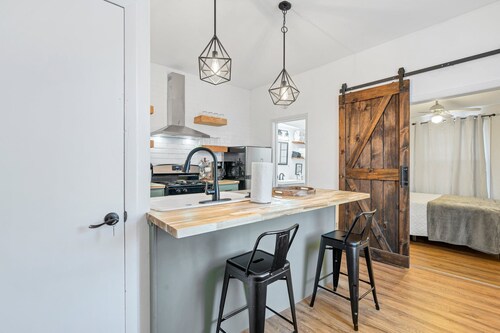 Cheerful 2 Bedroom House on the Hill in St. Louis