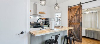 Cheerful 2 Bedroom House on the Hill in St. Louis