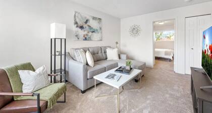 2 Bedroom Apartment-Nearby parks and marina!