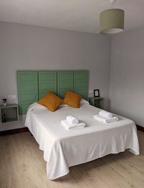 2 bedrooms, iron/ironing board, travel cot, free WiFi
