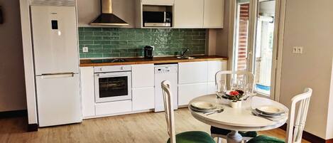 Fridge, microwave, oven, stovetop