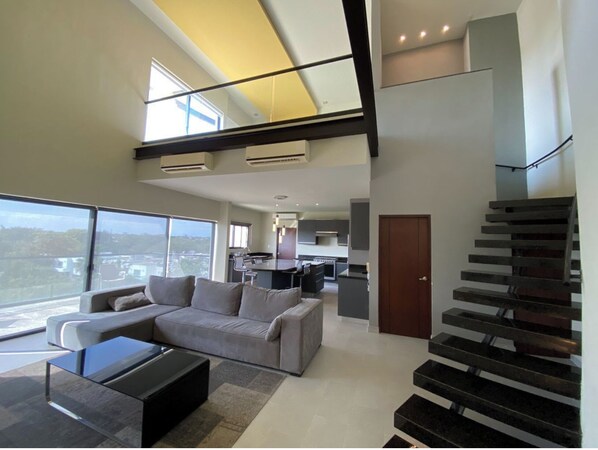 Smart TV - Exclusive luxury Loft type PH, on 02 levels (Mérida)