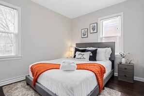 3 chambres, fer et planche à repasser, Wi-Fi, draps fournis