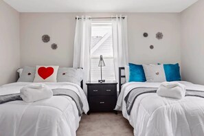 3 bedrooms, iron/ironing board, WiFi, bed sheets