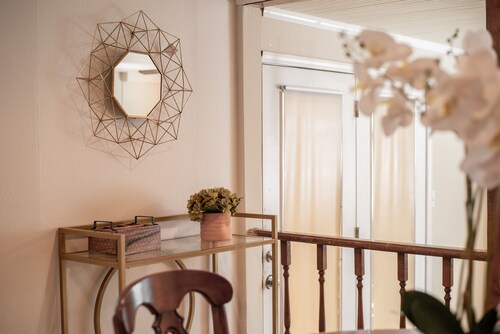 Large Home next to Southeast Hospital - 2 King Beds - Fast Wifi