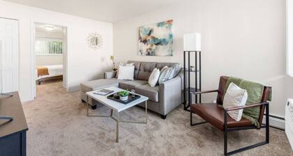 Two bedroom apartment - 30 minutes from Detroit!