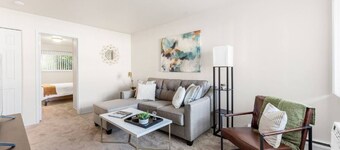 Two bedroom apartment - 30 minutes from Detroit!