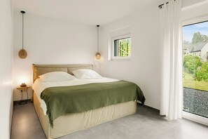 1 bedroom, in-room safe, iron/ironing board, free WiFi