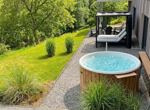 Luxuriöses Forest Retreat nahe Köln mit privater Sauna, Hot Tub und Waldblick