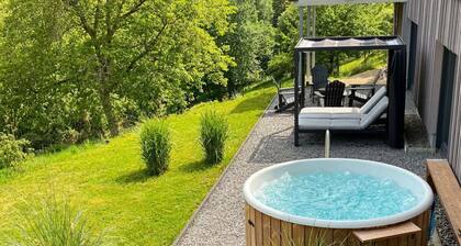Luxuriöses Forest Retreat nahe Köln mit privater Sauna, Hot Tub und Waldblick