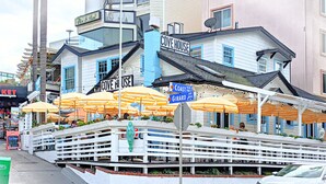 A waterfront restaurant with outdoor seating and umbrellas. - Steps to La Jolla Cove with Gorgeous Views, Village Living at its Finest! (San Diego)